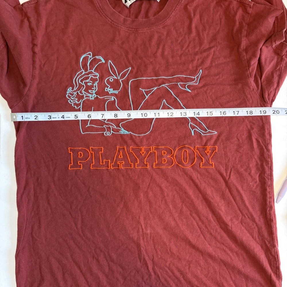 Playboy by PacSun Mens Graphic T-Shirt Burgundy Embroidered Bunny Girl Small - Picture 5 of 6